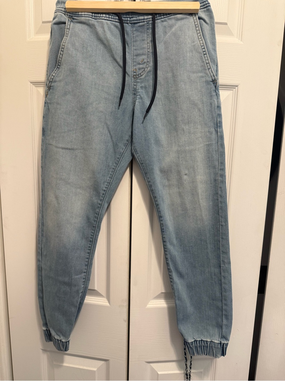 Light Blue Men's Jogger Jeans by Denizen Levi